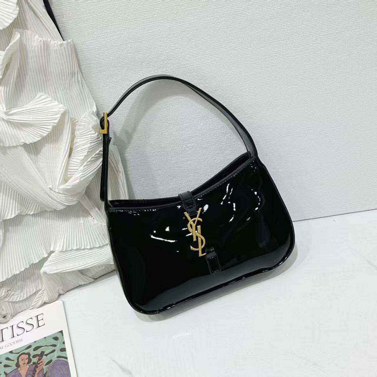 YSL
95 dhs🪙🌨️

Zain143
♥️♥️♥️