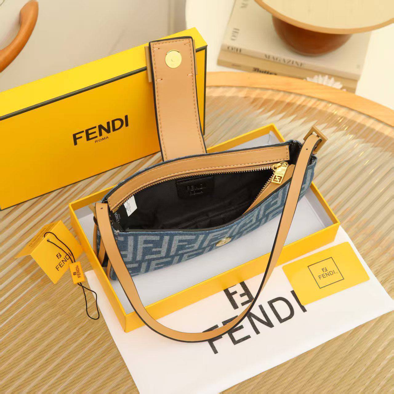 FENDI 
GOOD QUALITY 🔥
90 DHS✅
WITH BOX 📦 

Zain28
♥️♥️♥️