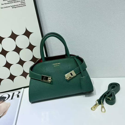 FERRAGAMO
GOOD QUALITY 
120 dhs✅

Zain39
♥️♥️♥️