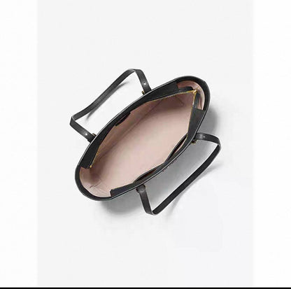 MK
90 dhs❣️
size 41cm

Zain26
♥️♥️♥️