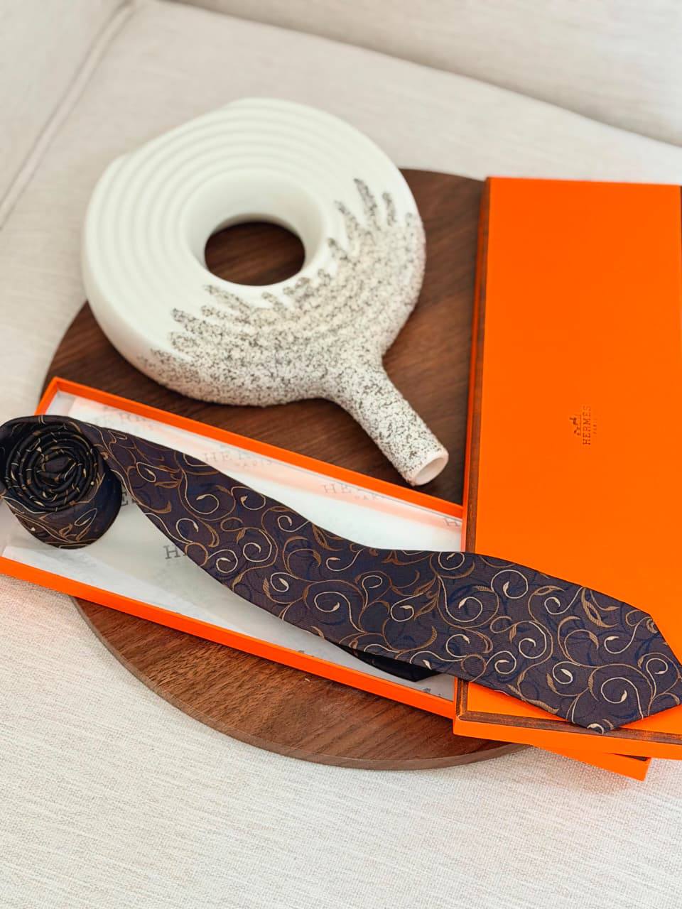 HERMES 
SUIT TIE 
*SUPER MASTER QUALITY ❗*
230 dhs✅
*BOX WITH  PAPERBAG❗*

Zain267
♥️♥️♥️