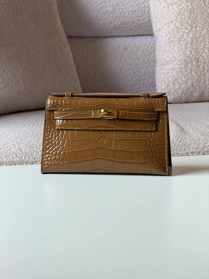Hermes pochette 21cm💥Master quality ✅with box📦
610 dhs💓

Zain52
♥️♥️♥️