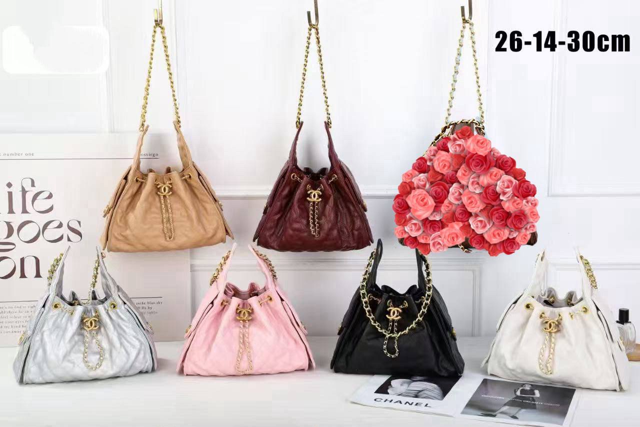 🌟 Chanel 25C hobo
1️⃣ First quality
Size : 26 * 14 * 30 cm
120 dhs💓

Zain115
♥️♥️♥️