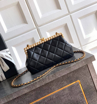 CHANEL 

COPY ONE 

NEW RESTOCK 

WITH BOX 

120 DHS…🇦🇪🇦🇪
Zain295
♥️♥️♥️