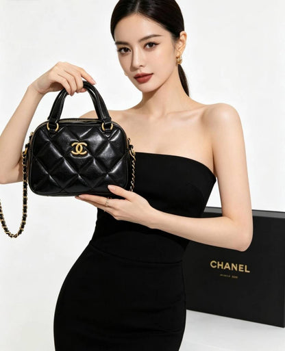 Chanel 

100 dhs✅

with box
🎁🎁🎁

Size:18-12-7

Zain07
♥️♥️♥️
