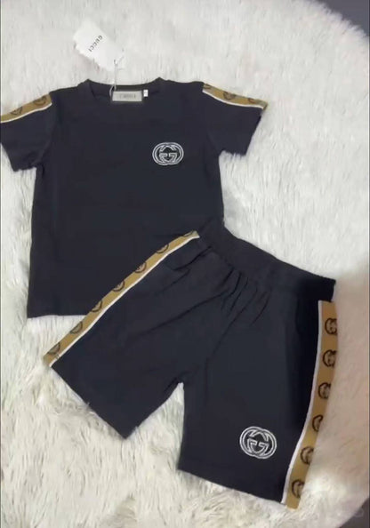 Fendi
Loewe
Dior
Gucci
D&G 


3-6m，6-12m，12-18m，2-3y，3-4y，4-5y，5-6y，7-8y，9-10y，11-12y。

110 aed

Zain151
♥️♥️♥️