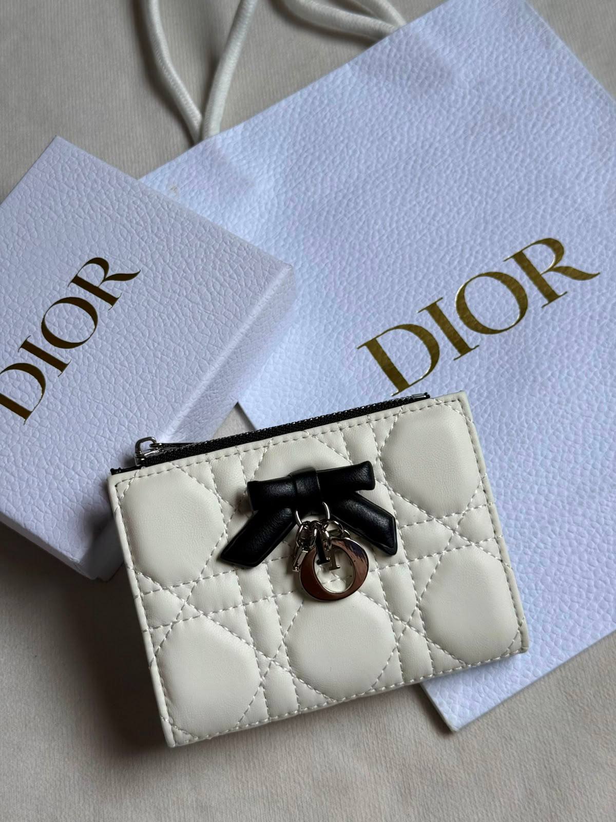 Dior

Super Master

320 dhs🇦🇪🇦🇪🇦🇪

Zain275
♥️♥️♥️