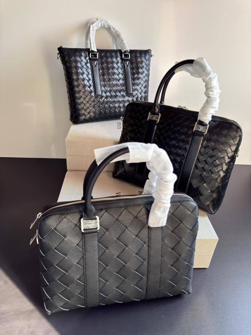 Bottega
Super Master Quality
For Price 👇 WhatsApp✅
0568585901 
0507557372
0552275751 Owner Zain 👌

Zain340
♥️♥️♥️