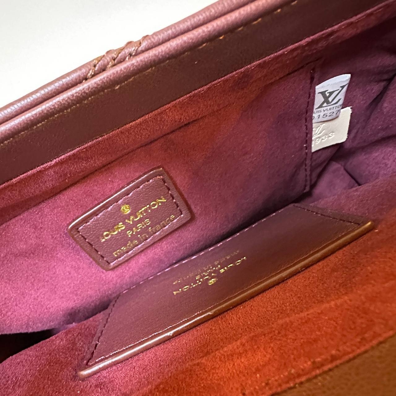LV 
COPY ONE  

WITH BOX 
🎁🎁🎁

140 dhs🪙🖤

Zain39
♥️♥️♥️