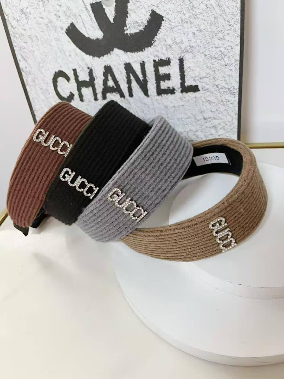 Headband 🔥*
good quality 💯

With paper bag 🛍️
20 dhs🪙🌨️
With master box 🗃️ 
40 dhs🪙🌨️

Zain216
♥️♥️♥️