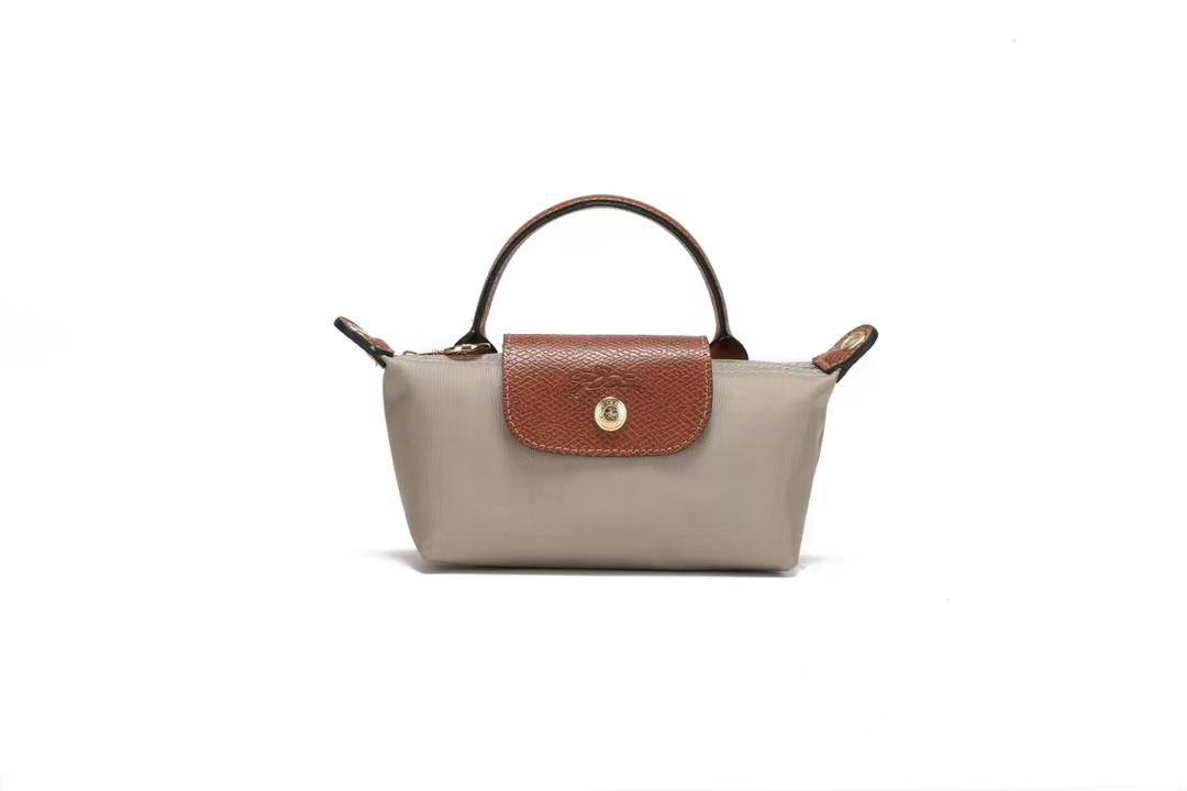 Longchamp

45 dhs🪙🌨️

size 20cm

Zain213
♥️♥️♥️