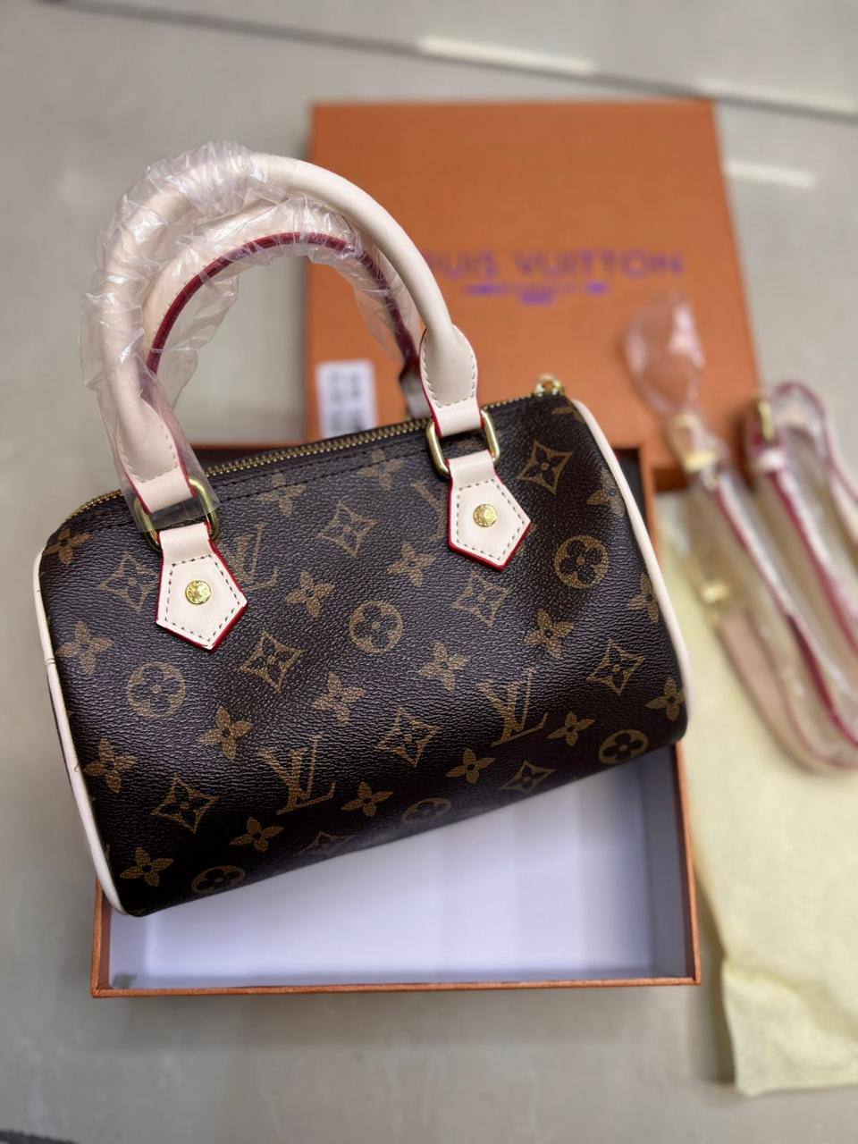 💎 LV Speedy
High quality +🎁
Size : 22 * 15 cm
85 dhs❣️
with box🎁

Zain115
♥️♥️♥️
