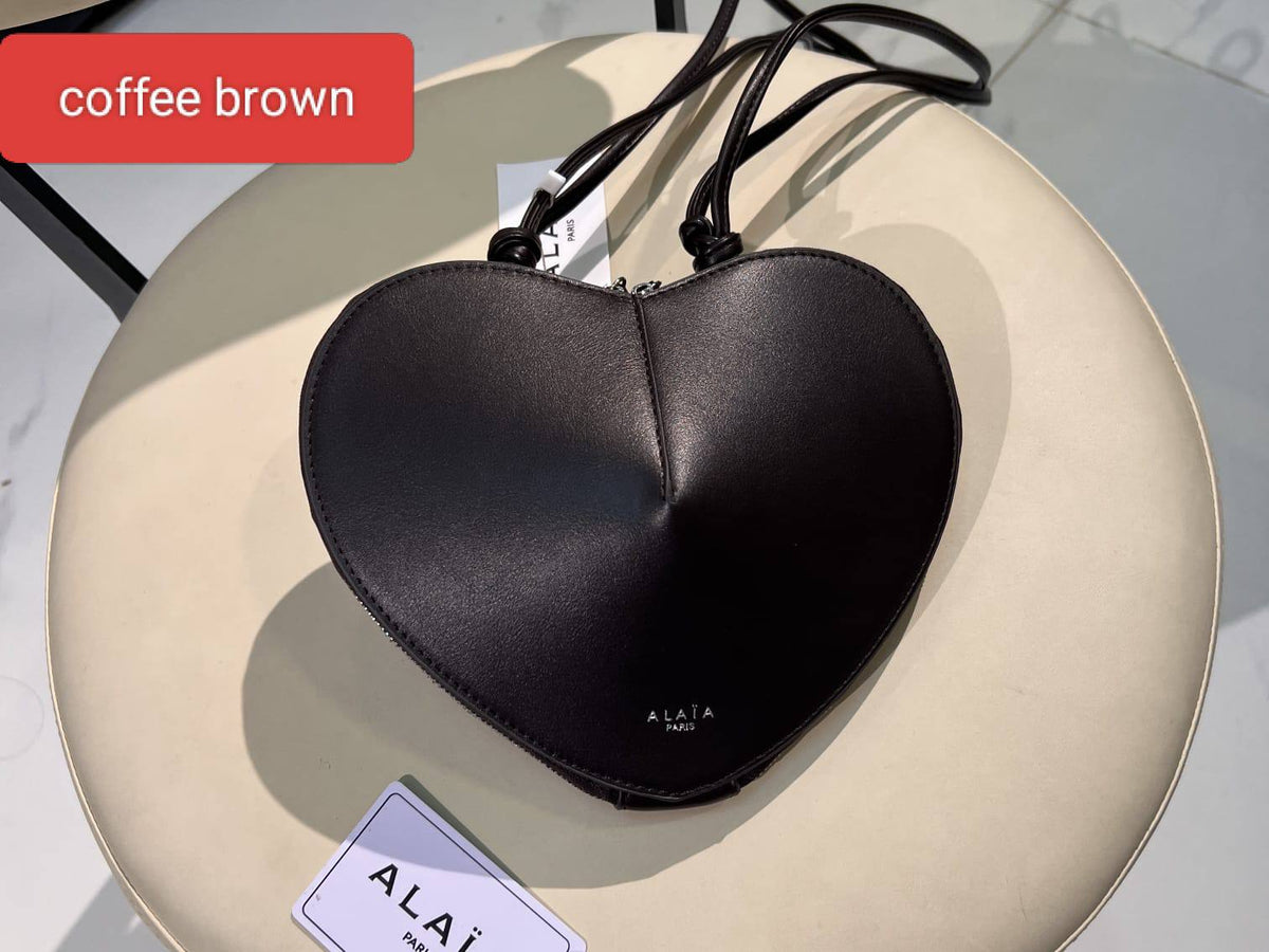 Alaia
100 dhs🇦🇪🇦🇪

with box
Zain26
♥️♥️♥️