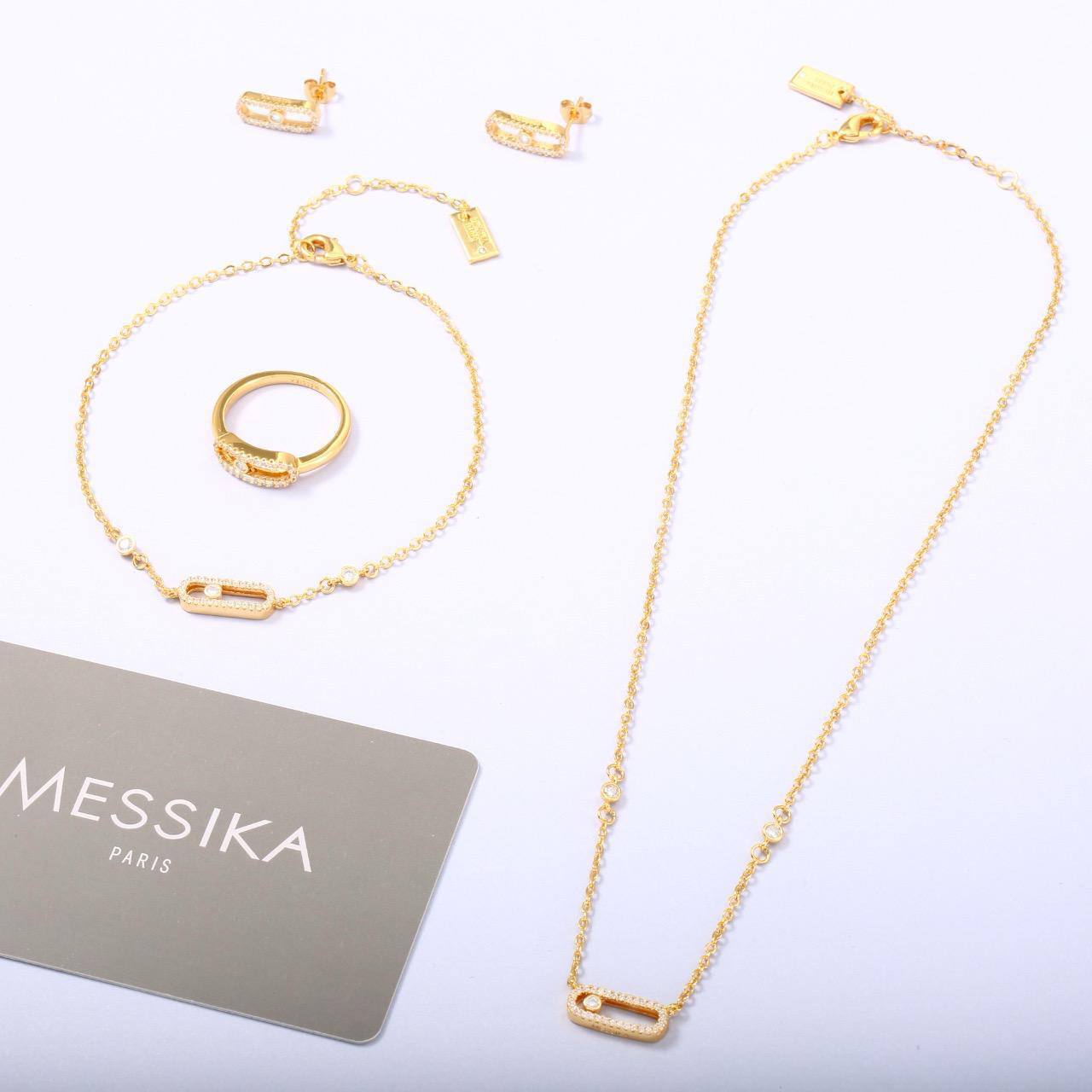 Messika Set* 🌺
Necklace 
Earrings 
Bracelet 
Ring 💍 
💥Master Quality 

140 dhs🪙🌨️
normalbox 📦

Zain48
♥️♥️♥️