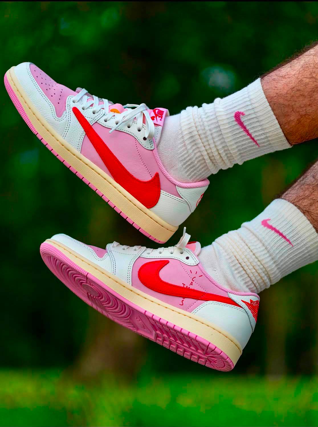 Air jordan 1 low X Travis Scott , 
Size 36 to 46 , 
240 dhs✅

Zain196
♥️♥️♥️