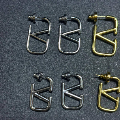 Valentino 🌊*
Earring ❤️‍🔥
Master quality 💯
With normal boxes 📦 
*Small size 
45 dhs🪙🌨️
*Medium size 
50 dhs🪙🌨️
With master box 🗃️ 
*Small size 
55 dhs🪙🌨️
*Medium size 
60 dhs🪙🌨️

Zain216
♥️♥️♥️