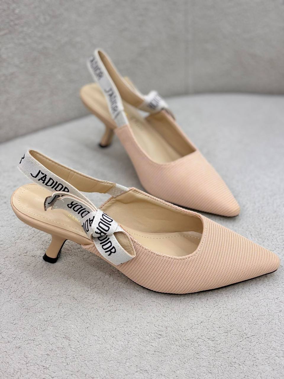 Dior sandal
120 dhs🇦🇪


36-42

Zain55
♥️♥️♥️