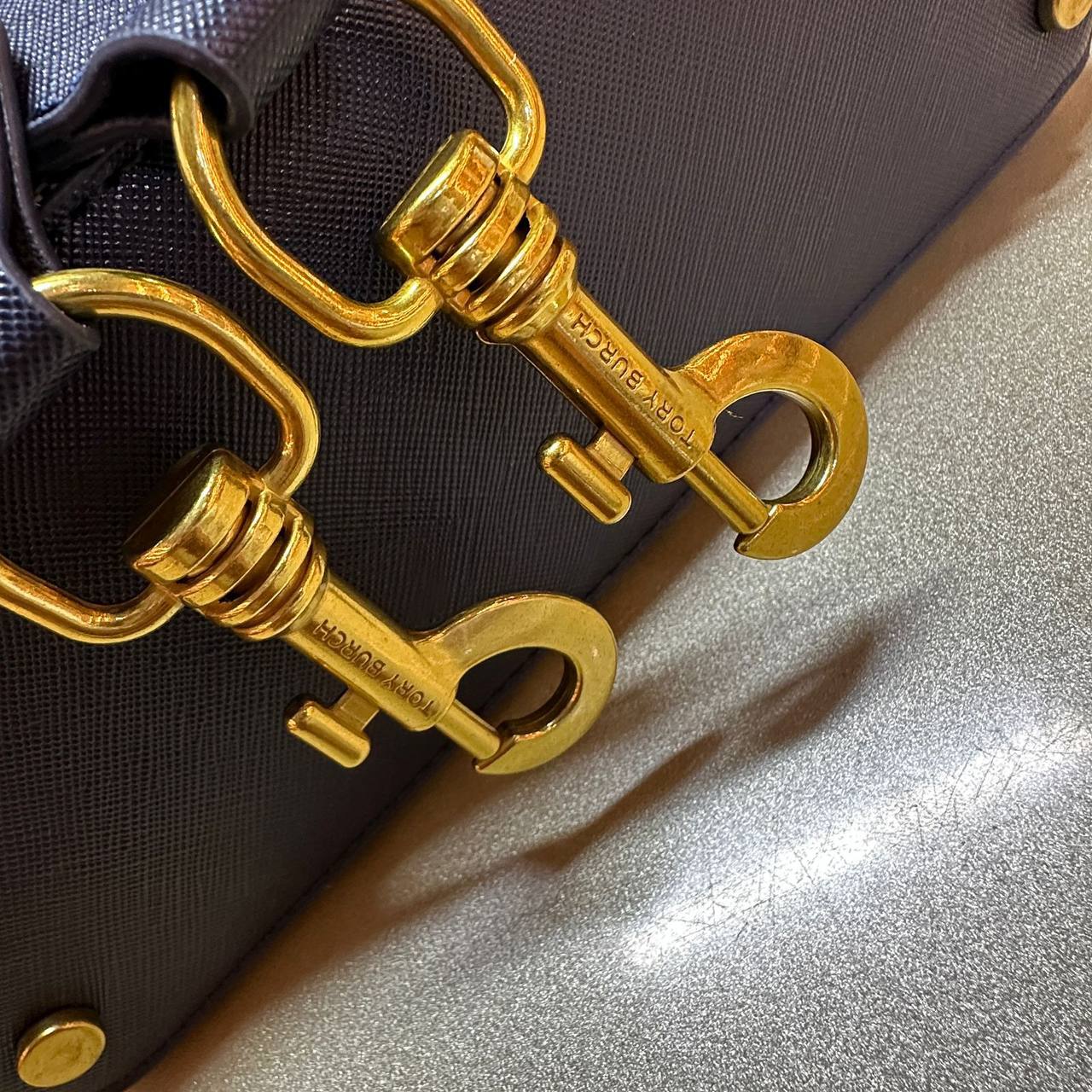 TORY BURCH

 NEW CAME GOOD QUALITY 

WITH BOX 
🎁🎁🎁

90 dhs✅

Zain39
♥️♥️♥️