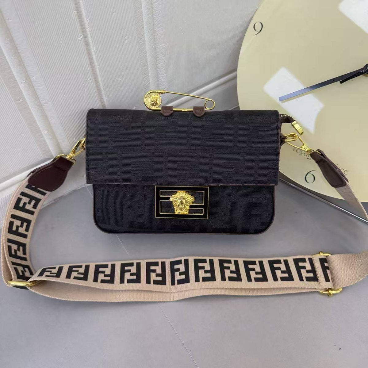 Fendi 

70 dhs🇦🇪🇦🇪

Zain242
♥️♥️♥️