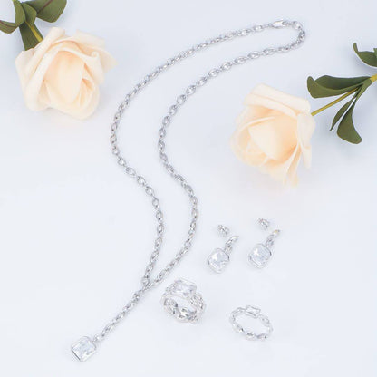 APM SET 
Necklace 🦋
Earring💥
Ring 💍 available size👇
6,7,8,9
Master quality 💯
With normal boxes 🗃️ 
170 dhs🇦🇪🇦🇪

With master box 📦 
190 dhs🇦🇪🇦🇪

Zain216
♥️♥️♥️