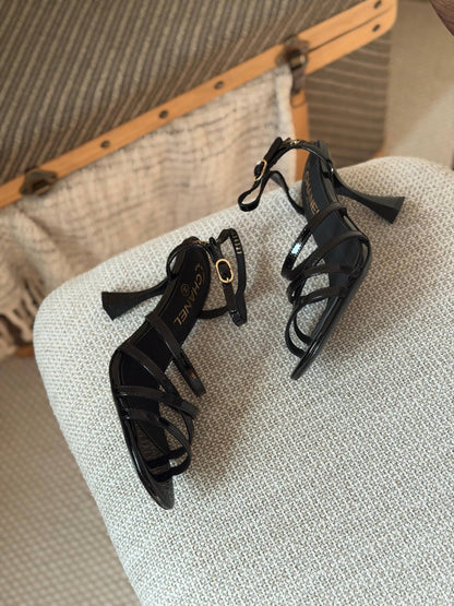 Chanel new 🩶
Size: 36 to 41
Super master quality 
450 dhs💚

Zain198
♥️♥️♥️