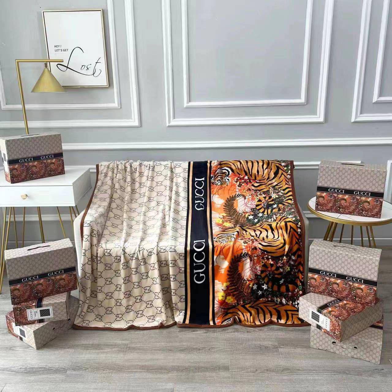 Master blanket 

Good quality 
Velvet 

Size 150*200

With boxes 🧳🧳🧳
45 dhs🪙💕

Zain99
♥️♥️♥️