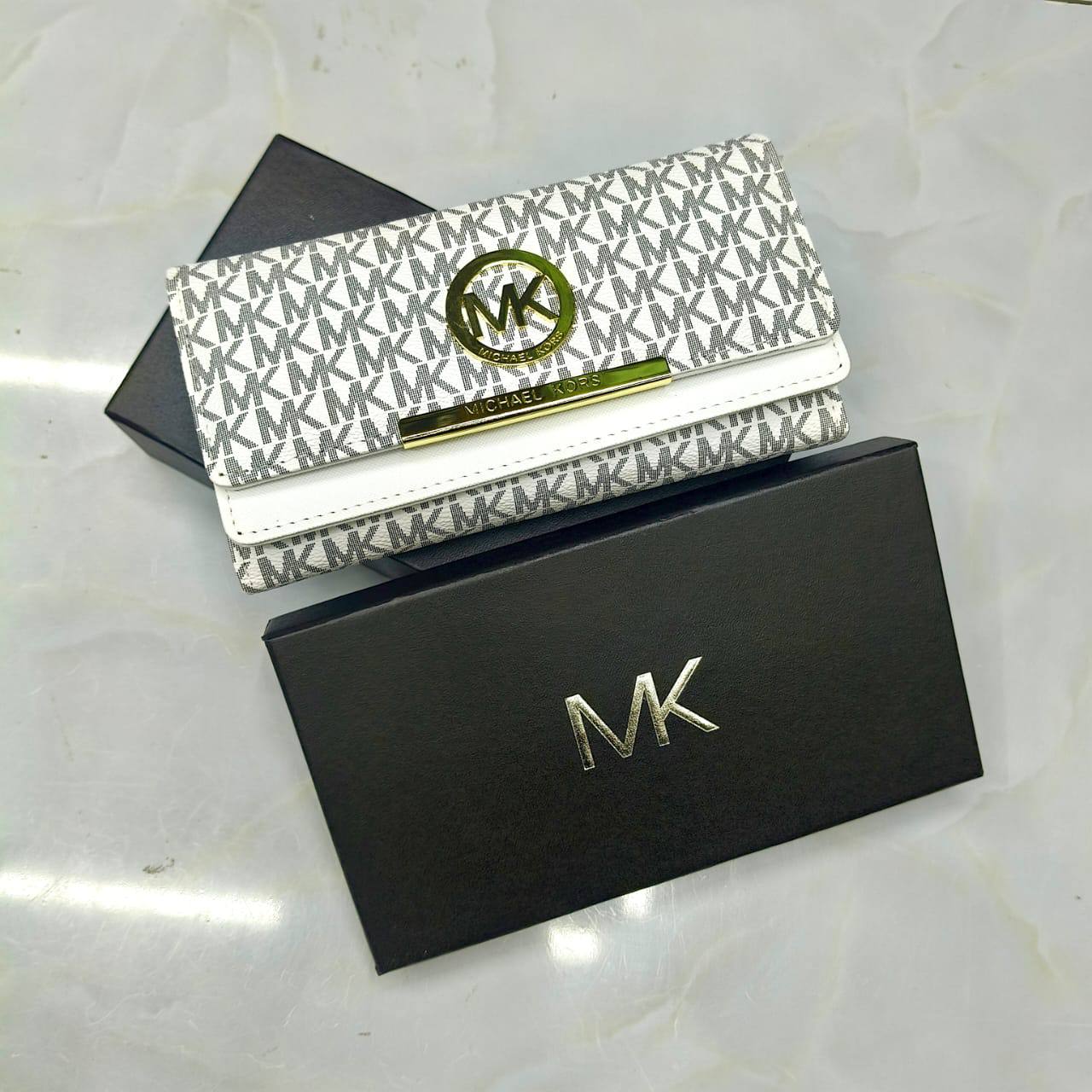 TRI-FOLD 𝗟𝗢𝗡𝗚 WALLET

WITH BOX
🎁🎁🎁

30 dhs🪙🌨️

Zain31
♥️♥️♥️