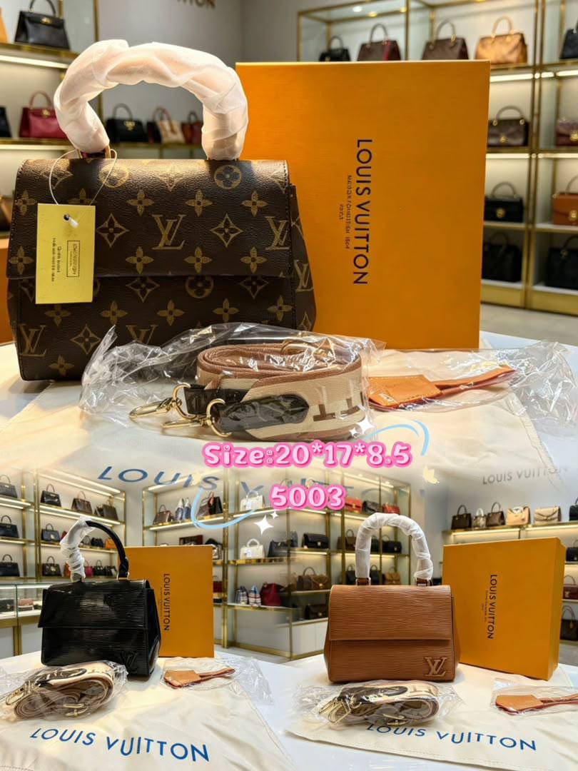LV
with box
110 dhs✅

Zain07
♥️♥️♥️