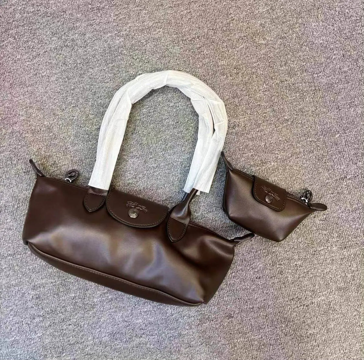 Valentino - JW PEI - BOTTEGA - D&G - PRADA - PATEK - Chanel - Fendi - Dior - MK - Loro Piana - LV - Aquazzura - Jimmy Choo - Christian Louboutin - Van Cleef - APM - Rolex - Cartier - Hermes - Gucci - Polene - ALO - Coach - Loewe - Adidas - Nike - YSL - QC