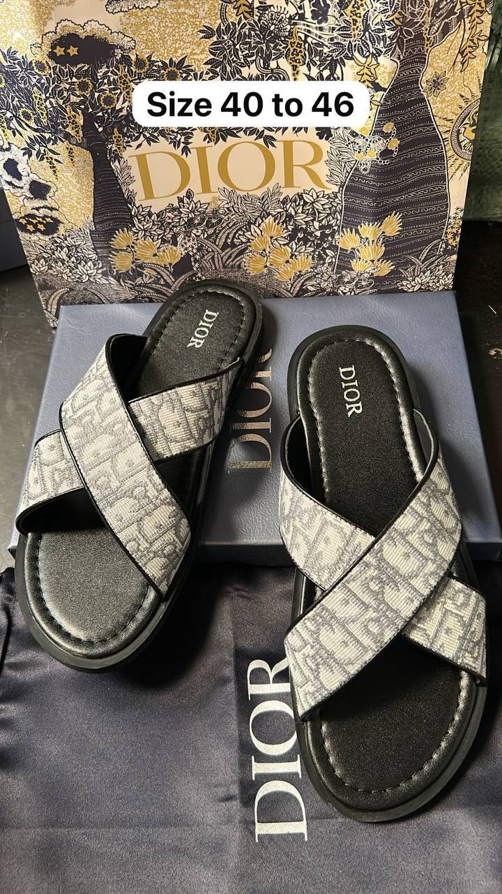 Dior

size 40 to 46

100 dhs🪙🌨️

Zain146
♥️♥️♥️