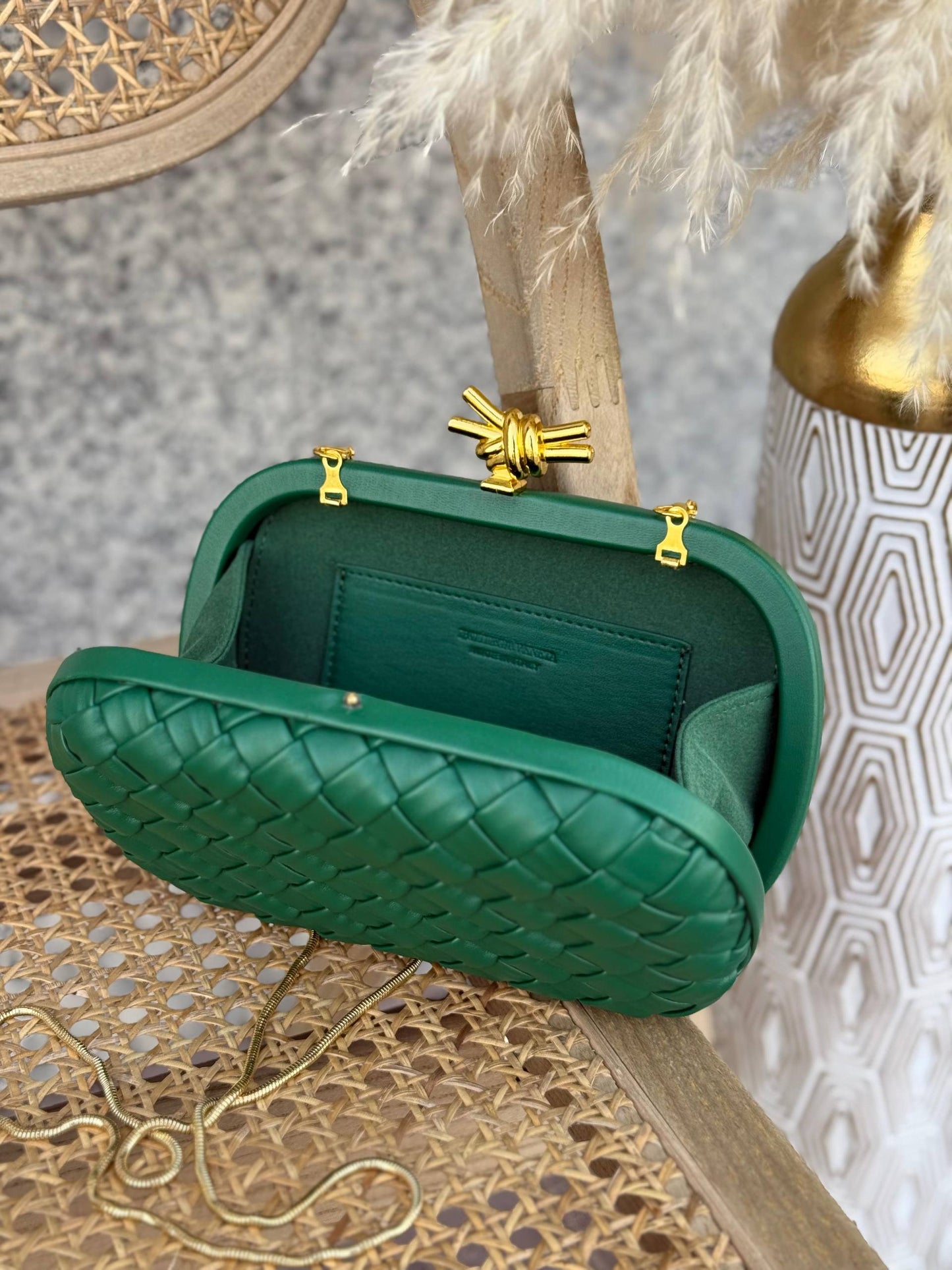 BOTTEGA VENETA
20cm
380 dhs🗽
Top quality 
With box🎁

Zain167
♥️♥️♥️