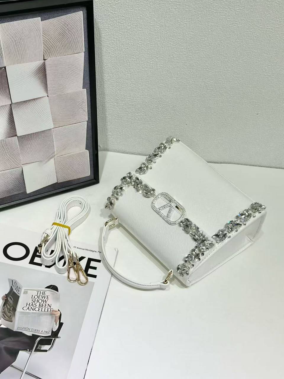 Valentino
105 dhs✅
Super good quality with box

Zain35
♥️♥️♥️