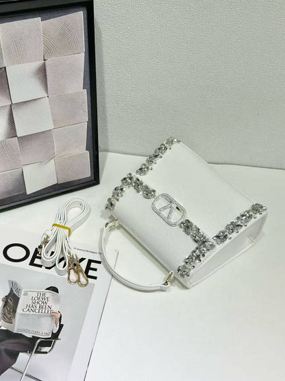 Valentino
105 dhs✅
Super good quality with box

Zain35
♥️♥️♥️