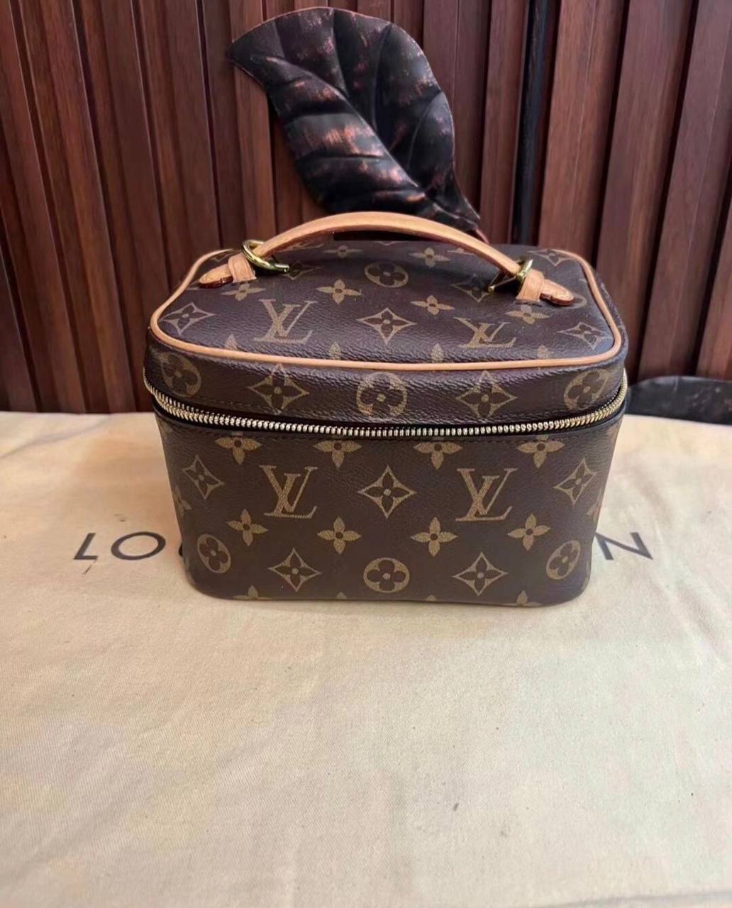 New LV cosmetic bag arrived, 
good quality, with box, 3 sizes
①  25* 18 cm price 🧧110 dhs✅ 
②  20* 13 cm price 🧧 100 dhs✅
③  16 * 10 cm price 🧧 95 dhs✅

Zain12
♥️♥️♥️