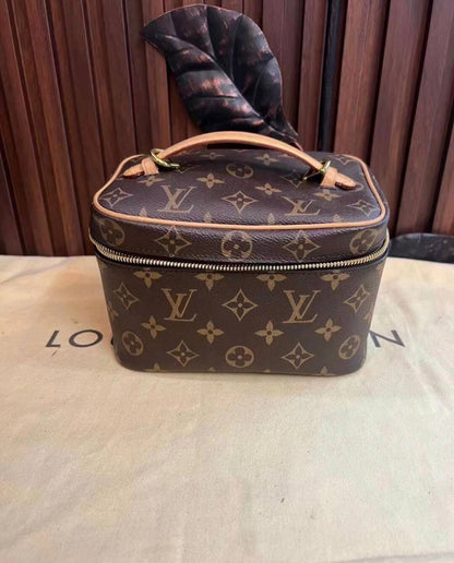 New LV cosmetic bag arrived, 
good quality, with box, 3 sizes
①  25* 18 cm price 🧧110 dhs✅ 
②  20* 13 cm price 🧧 100 dhs✅
③  16 * 10 cm price 🧧 95 dhs✅

Zain12
♥️♥️♥️