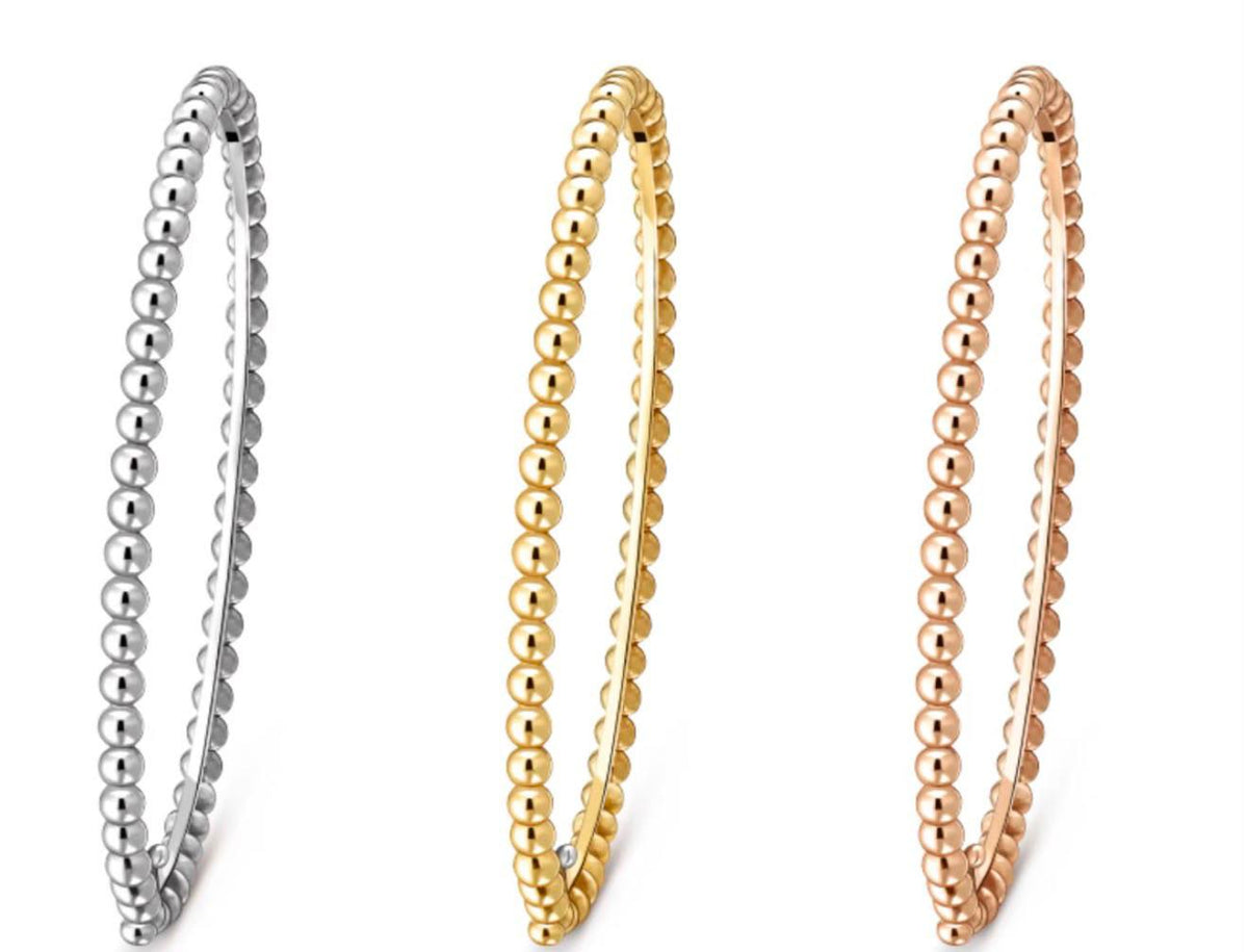 VCA 
Bangle ✨
Master quality 💯
With normal boxes 🗃️ 
60 dhs🇦🇪🇦🇪

With master box 📦 
100 dhs🇦🇪🇦🇪

Zain216
♥️♥️♥️