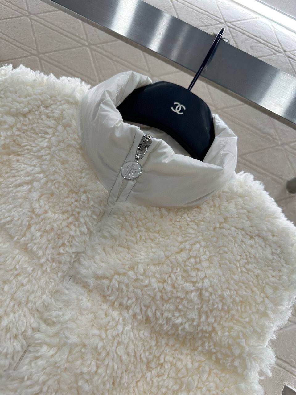 *MONCLER*
Women’s Sleeveless Jacket 
Master Quality 
SML
400 dhs🪙🌨️

Zain276
♥️♥️♥️