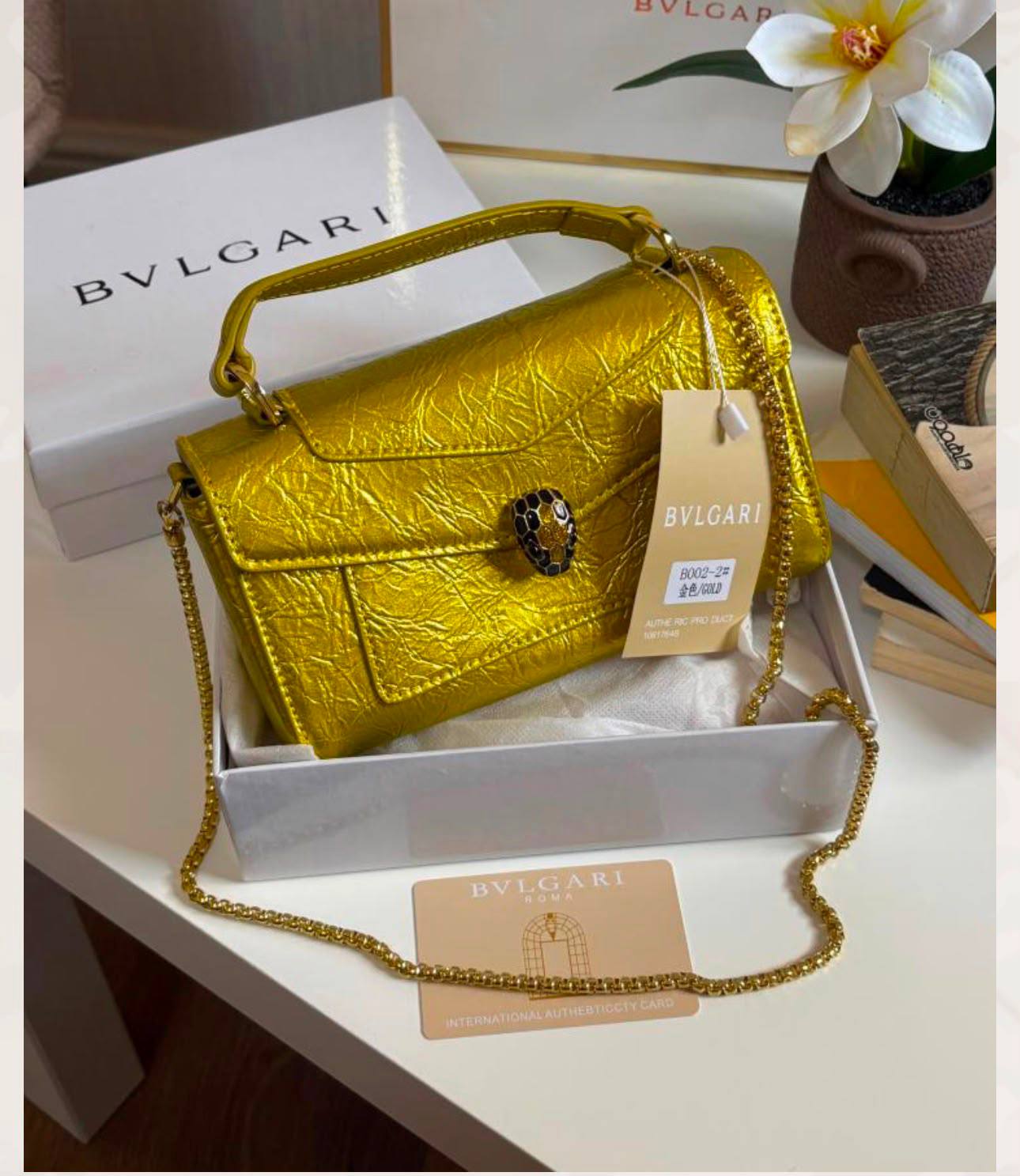 Bvlgari
105 dhs✅
Size：19CM
Good-quality with box

Zain35
♥️♥️♥️