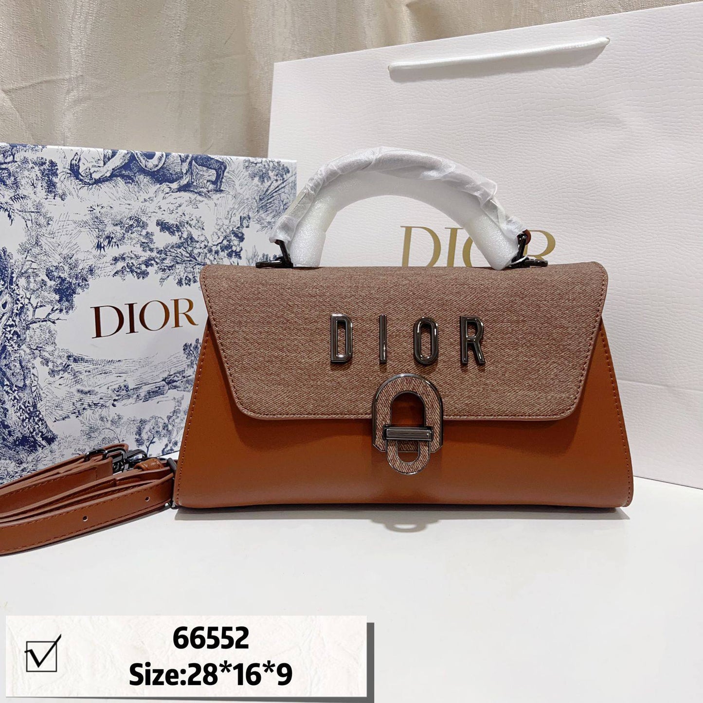 Dior
with box
🎁🎁🎁

115 dhs❣️

Zain46
♥️♥️♥️