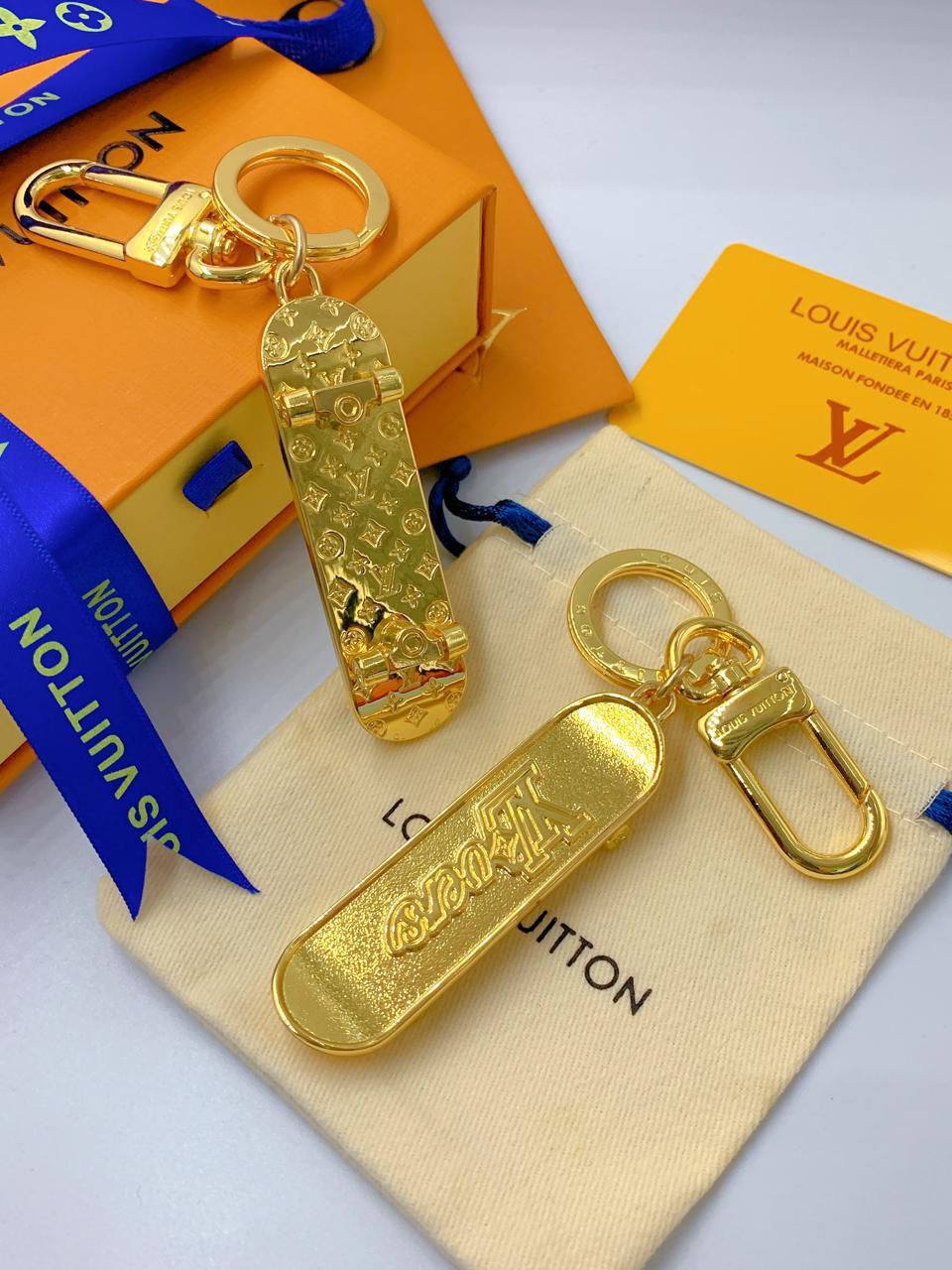 70 DHS✅ KEYCHAIN
LV 
MASTER💫✨
WITH BOX AND PAPER BAG🛍️🎁

Zain89
♥️♥️♥️
