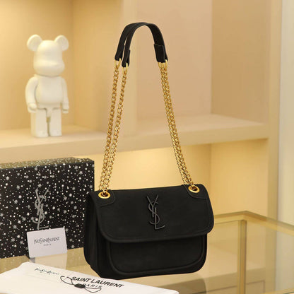 YSL 

SIZE  ……… 24CM 🥰

95 dhs🪙🌨️

with box
🎁🎁🎁

Zain244
♥️♥️♥️