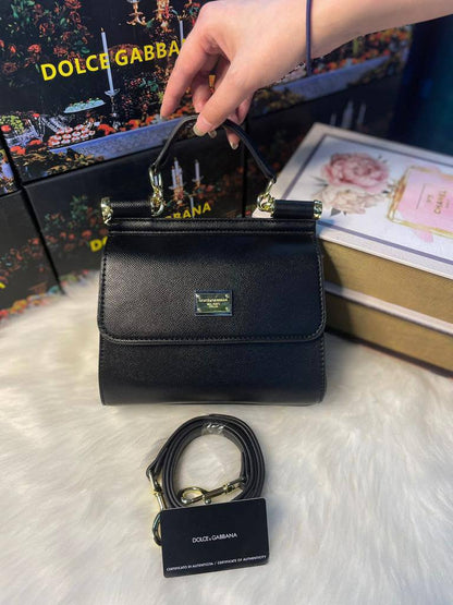 D&G
⚡21cm
⚡with box
110 dhs🇦🇪🇦🇪

Zain118
♥️♥️♥️