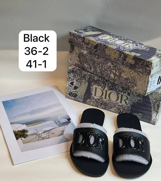 Dior
Size 36to41
75 dhs💓

Zain236
♥️♥️♥️
