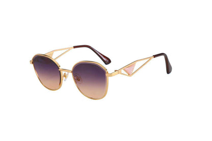 Prada
Sunglasses 🕶️ 
good quality 💯
With master box 🗃️ 
50 dhs❣️

Zain273
♥️♥️♥️