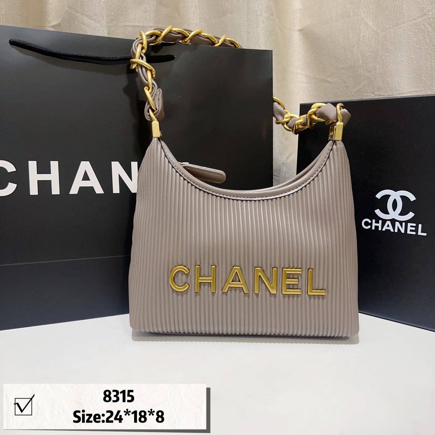Chanel

100 dhs❣️
with box
🎁🎁🎁

Zain46
♥️♥️♥️