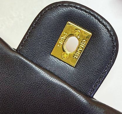 CHANEL
GOOD QUALITY 
WITH BOX 
100 dhs✅

Zain295
♥️♥️♥️