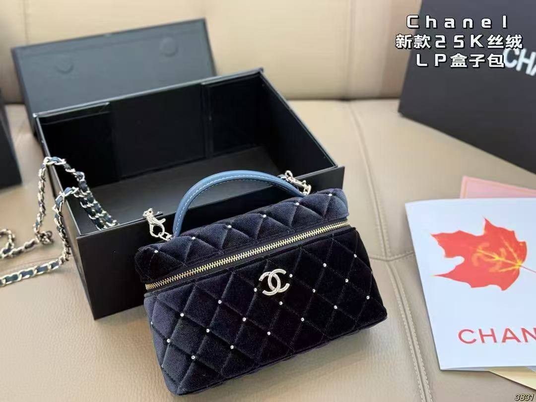 Chanel 

95 dhs

with box

size 20×5×14cm

Zain42
♥️♥️♥️