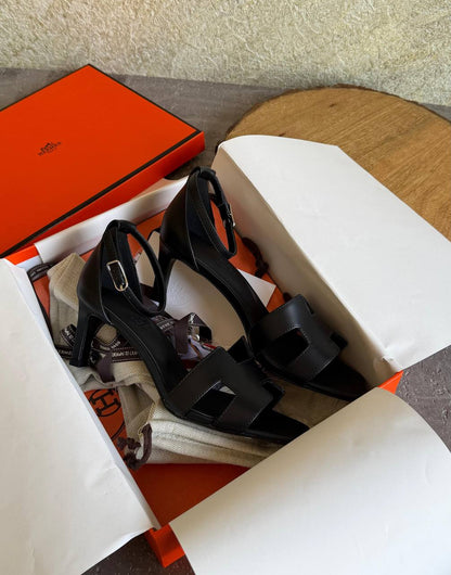 HERMES 
SuperMaster Quality 💯
450 dhs🇦🇪🇦🇪
Size: 36-41 💥

Zain171
♥️♥️♥️