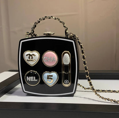 CHANEL

 COPY ONE 

WITH BOX 
🎁🎁🎁

220 dhs✅

Zain39
♥️♥️♥️