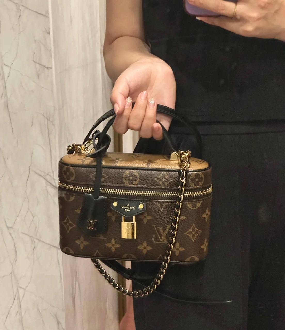 LV

19cm 
with box 
🎁🎁🎁

90 dhs🪙🌨️

Zain219
♥️♥️♥️